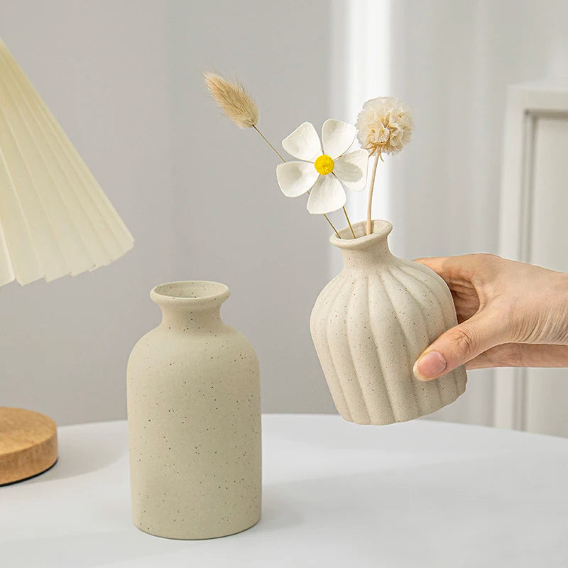 Decoratieve Keramische Vaas – Voor Bloemen en Interieurstyling