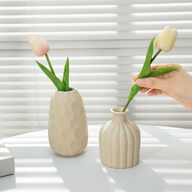 Decoratieve Keramische Vaas – Voor Bloemen en Interieurstyling