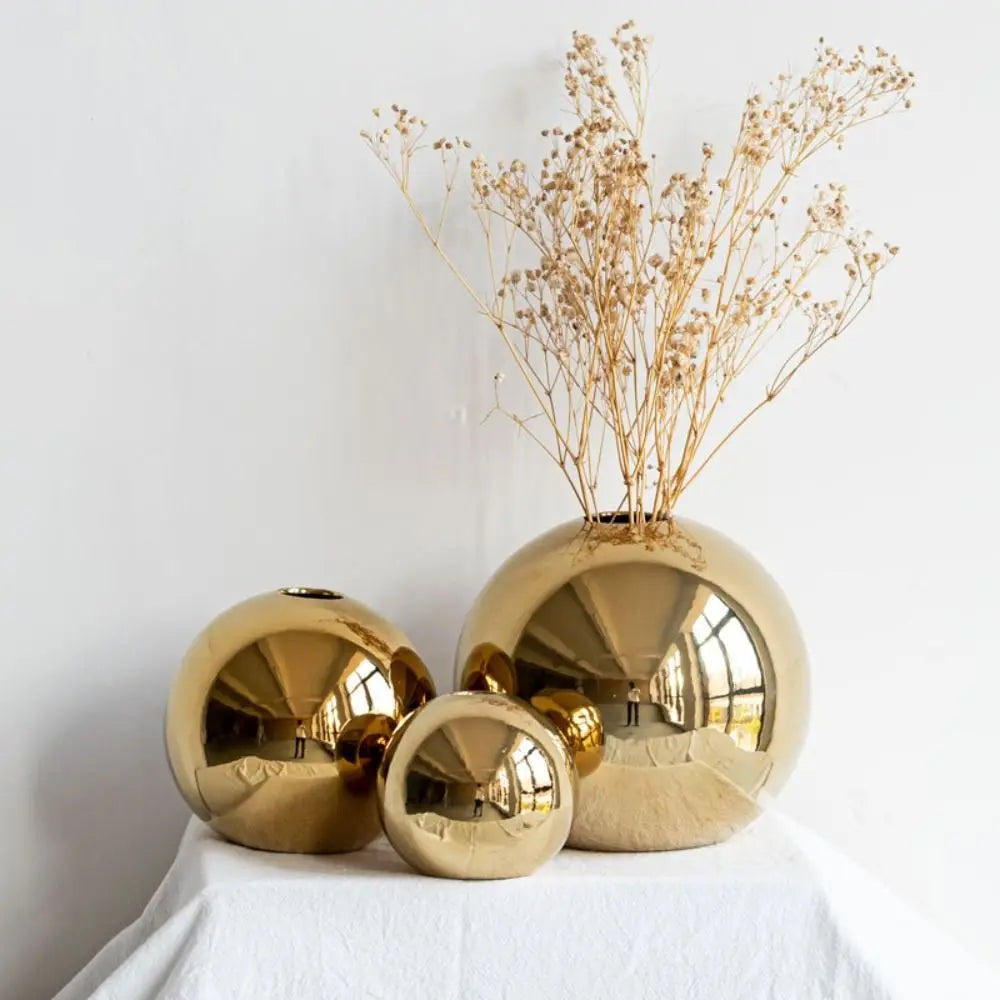 Gouden Bolvaas – Moderne Keramische Tafelvaas voor Stijlvolle Decoratie