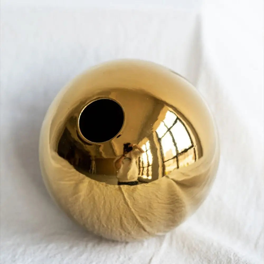 Gouden Bolvaas – Moderne Keramische Tafelvaas voor Stijlvolle Decoratie