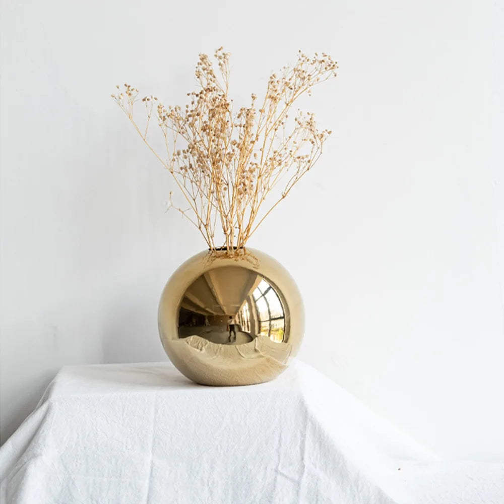 Gouden Bolvaas – Moderne Keramische Tafelvaas voor Stijlvolle Decoratie