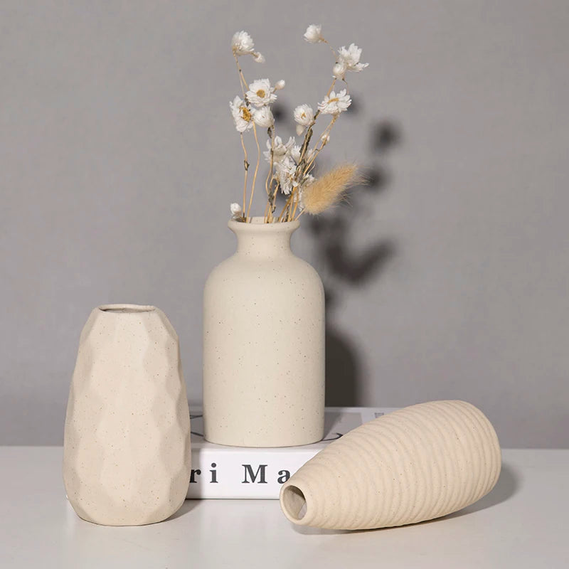 Decoratieve Keramische Vaas – Voor Bloemen en Interieurstyling